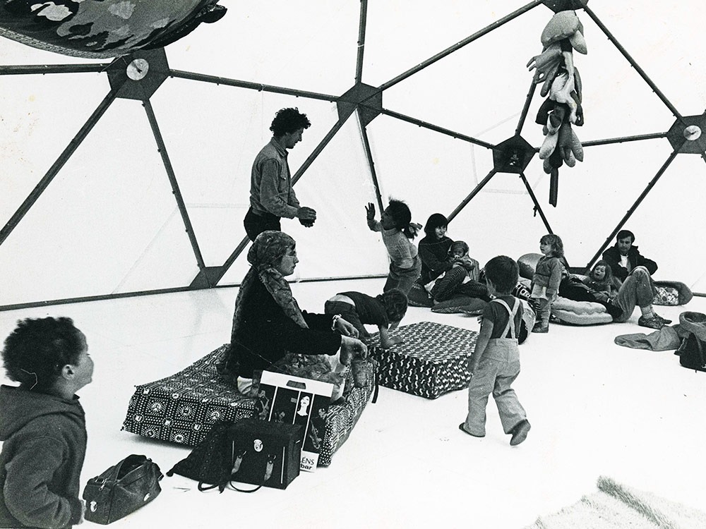 Moki Cherry with her children Neneh and Eagle-eye and other visitors at the dome project at Utopia and Visions, Moderna Museet, Stockholm