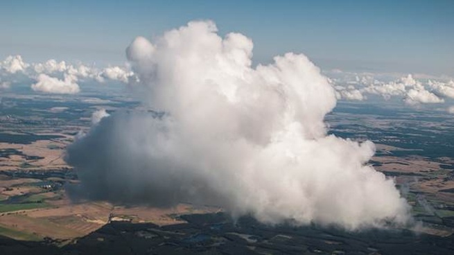 Janina Lange, Shooting Clouds #2, 2015, HD Video. Courtesy of the artist.