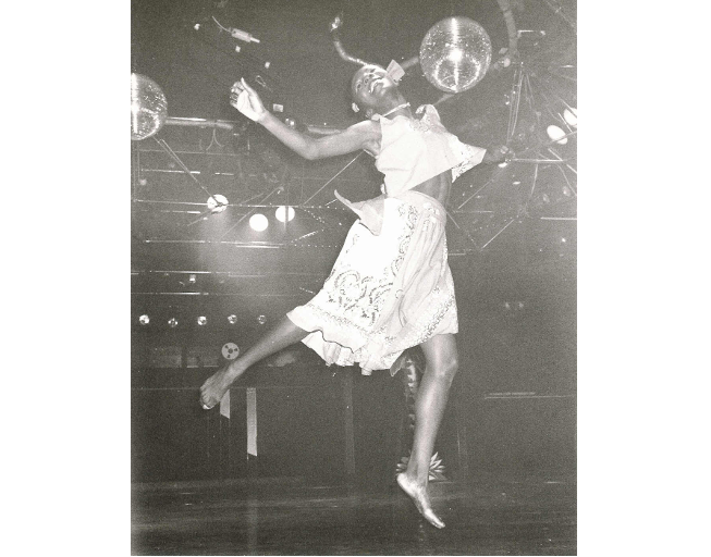 Dancer in Nightclub, London, c.1985-89, courtesy Lindsay Wesker